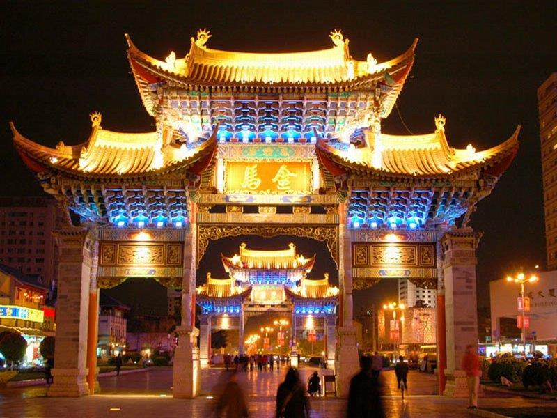 金马碧鸡坊 /