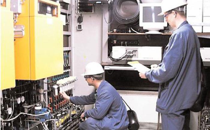 仪表工在现场进行仪表维修-/tech/1194.html